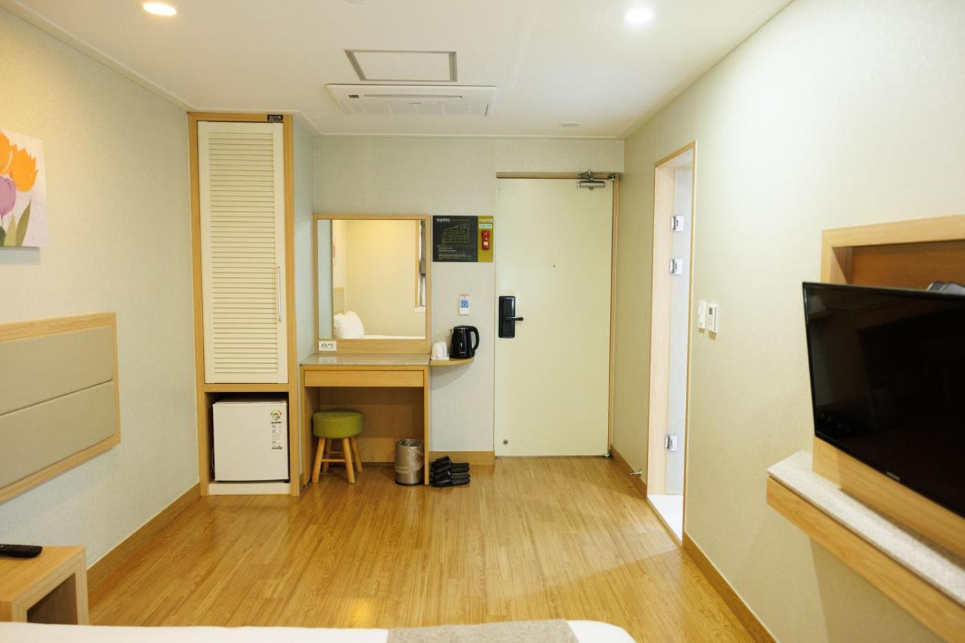 Jeju Robero Hotel Bagian luar foto